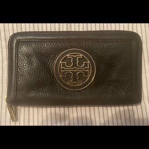 Black pebbled leather Tory Burch wallet